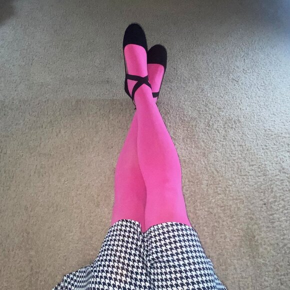 2 NEW "PARALINDA" S/M PINK TIGHTS - 1 FUCHSIA & 1 LIGHT PINK - Picture 2 of 5